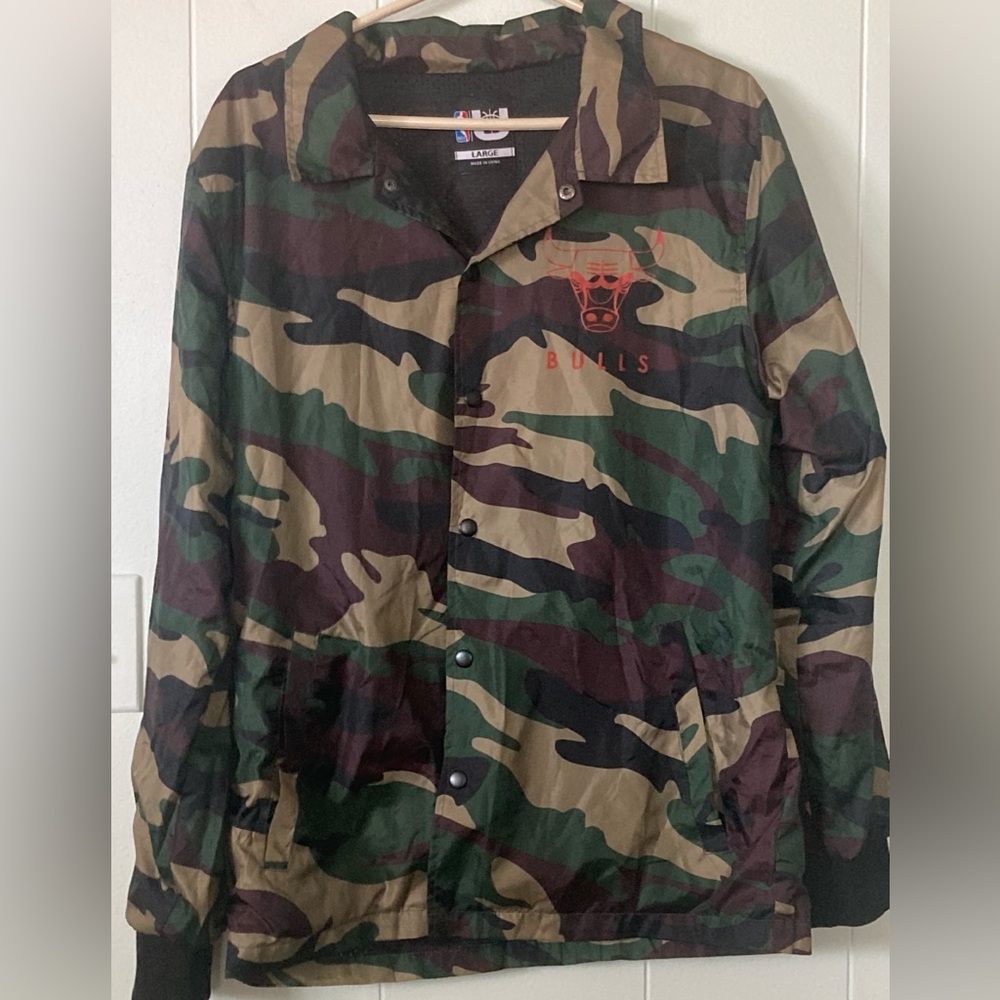 NBA Chicago Bulls Mens SZ L Camouflage Windbreaker Jacket